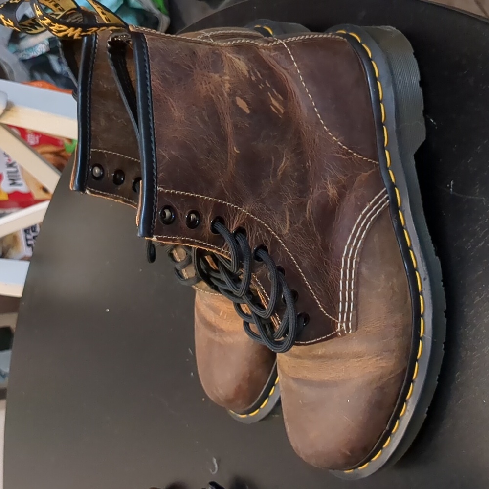 Women's 8 Brown Leather Doc Martens The Original